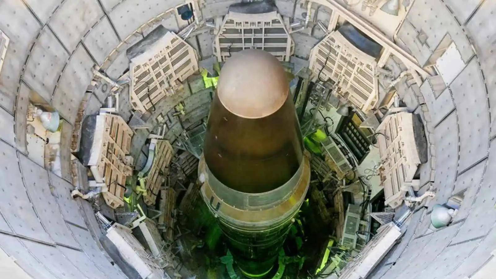 روسيا تتهم فرنسيا وبريطانيا بالتخطيط لتزويد أوكرانيا بـ"القنبلة القذرة"