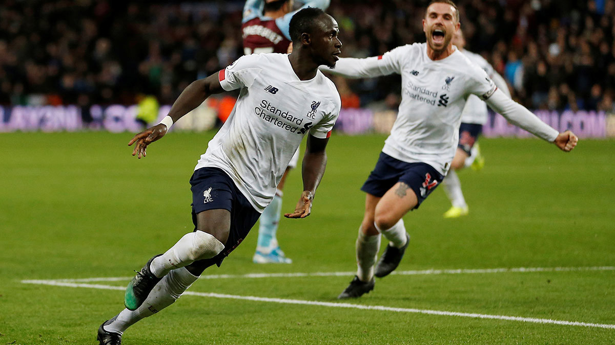 رأسية ماني تقود نادي ليفربول لاجتياز أستون فيلا والتمسك بصدارة ترتيب الدوري الإنجليزي (فيديو)