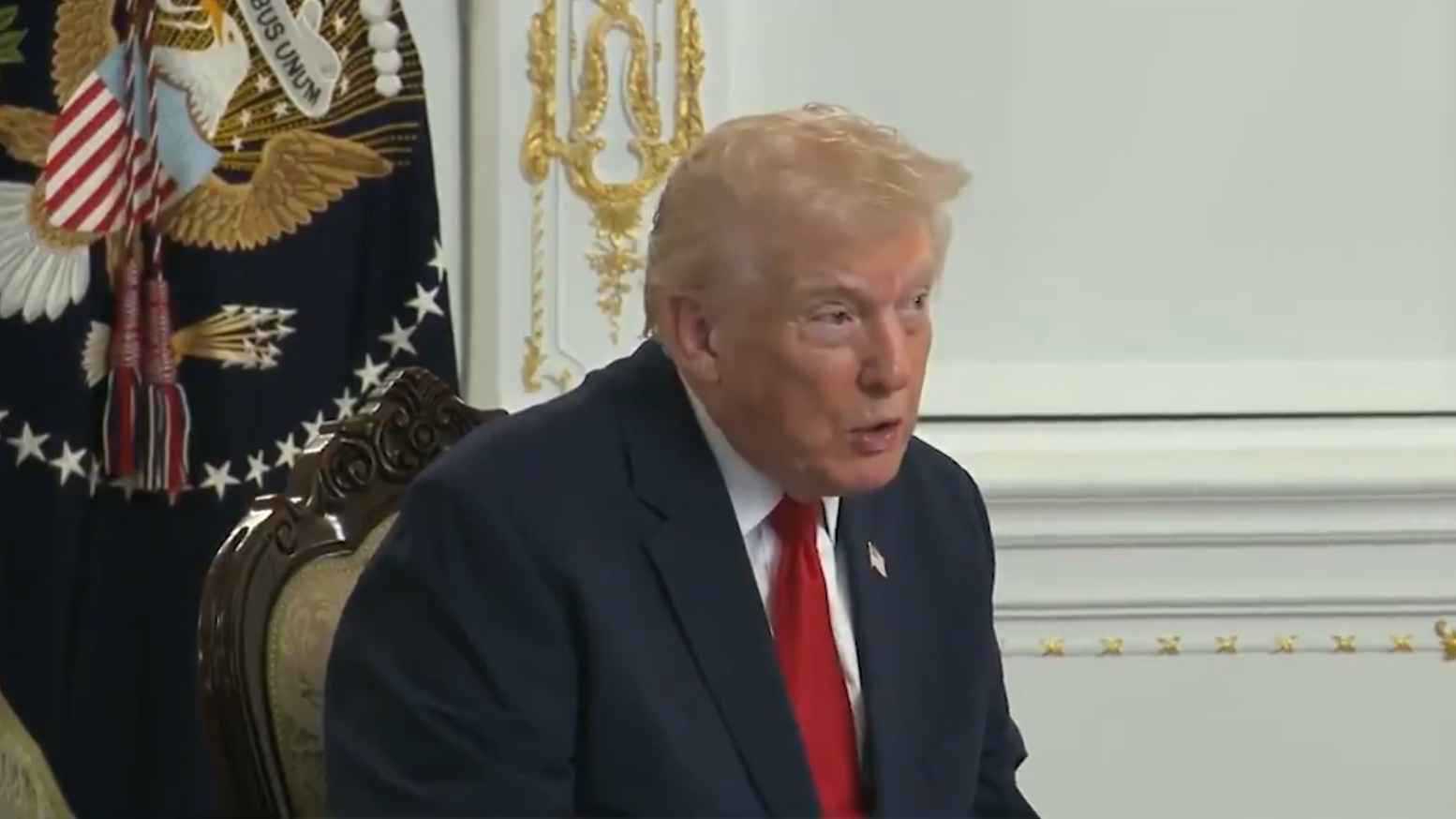 بالدموع.. ترامب يعلن وفاة مجندة من "الحرس الوطني" في واشنطن (فيديو)