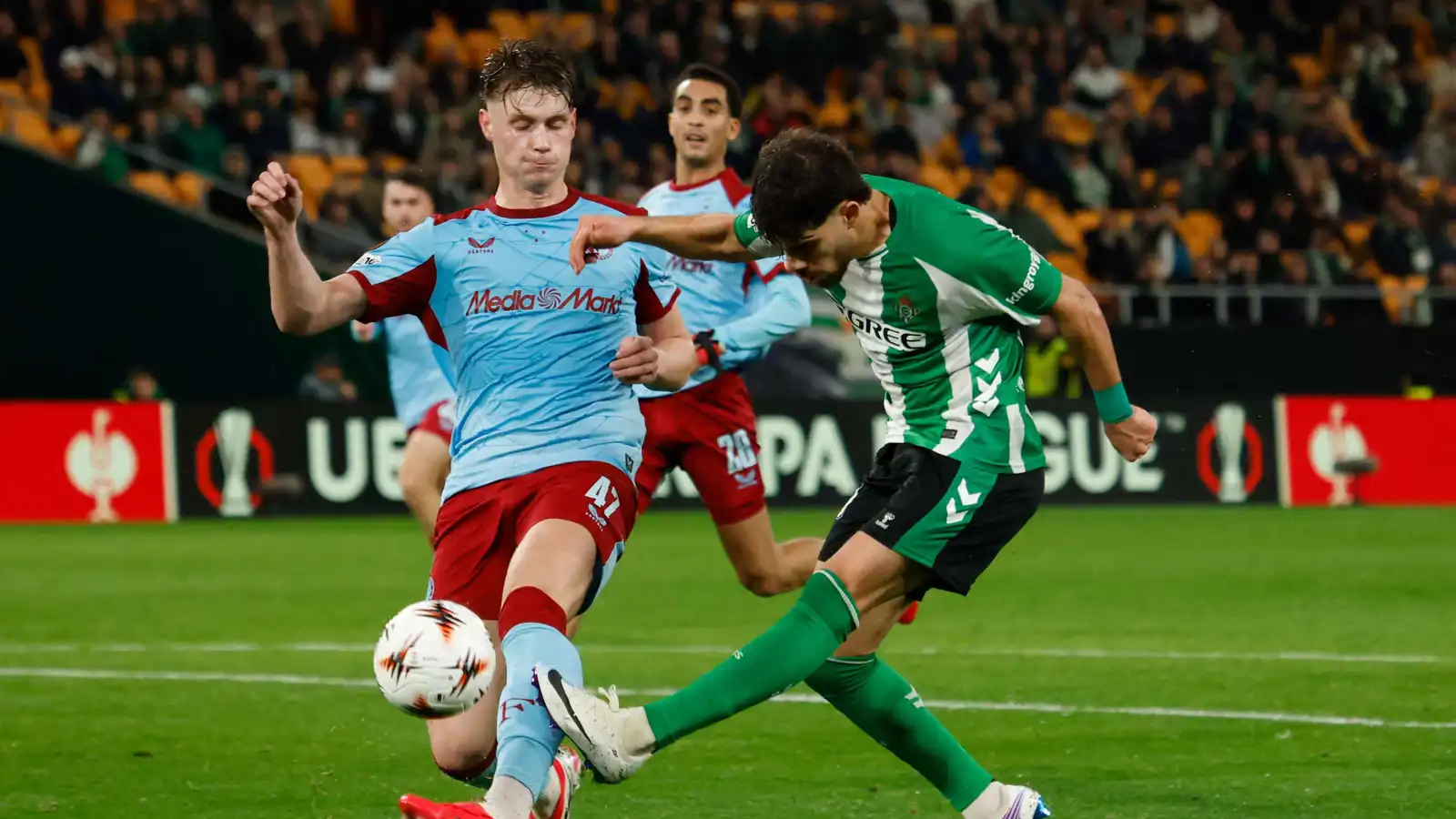 نجم منتخب المغرب يفجّر صراعا قويا بين أندية إسبانية وإنجليزية