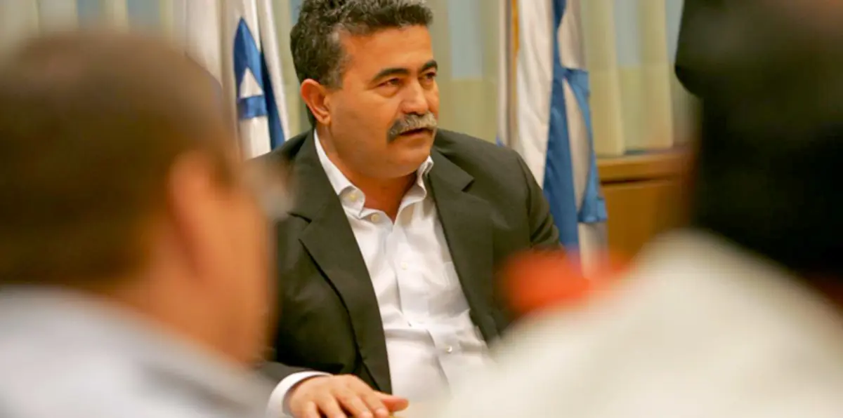 بماذا هدّد عامير بيرتس نتنياهو وزعيم المعارضة الإسرائيلية؟