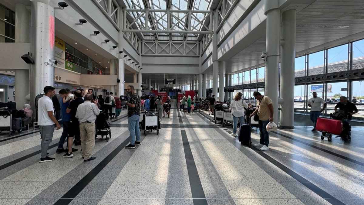 نقل جنود و"خطط طوارئ".. بريطانيا تحث مواطنيها على مغادرة لبنان