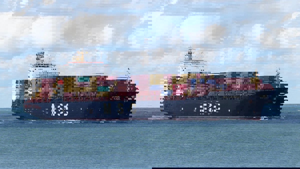 ميليشيا الحوثي تعلن قصف سفينة إسرائيلية بصاروخ باليستي جديد