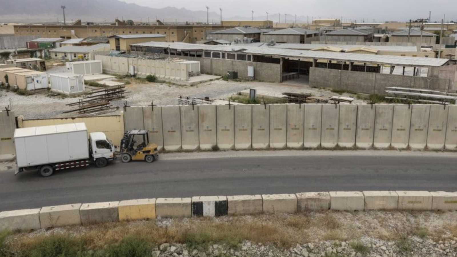 "وول ستريت جورنال": اتصالات أمريكية مع طالبان بشأن قاعدة "باغرام"