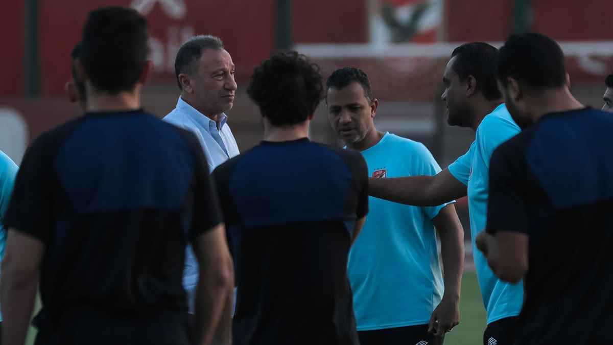 رسائل نارية من محمود الخطيب للاعبي الأهلي قبل استئناف الدوري (فيديو)