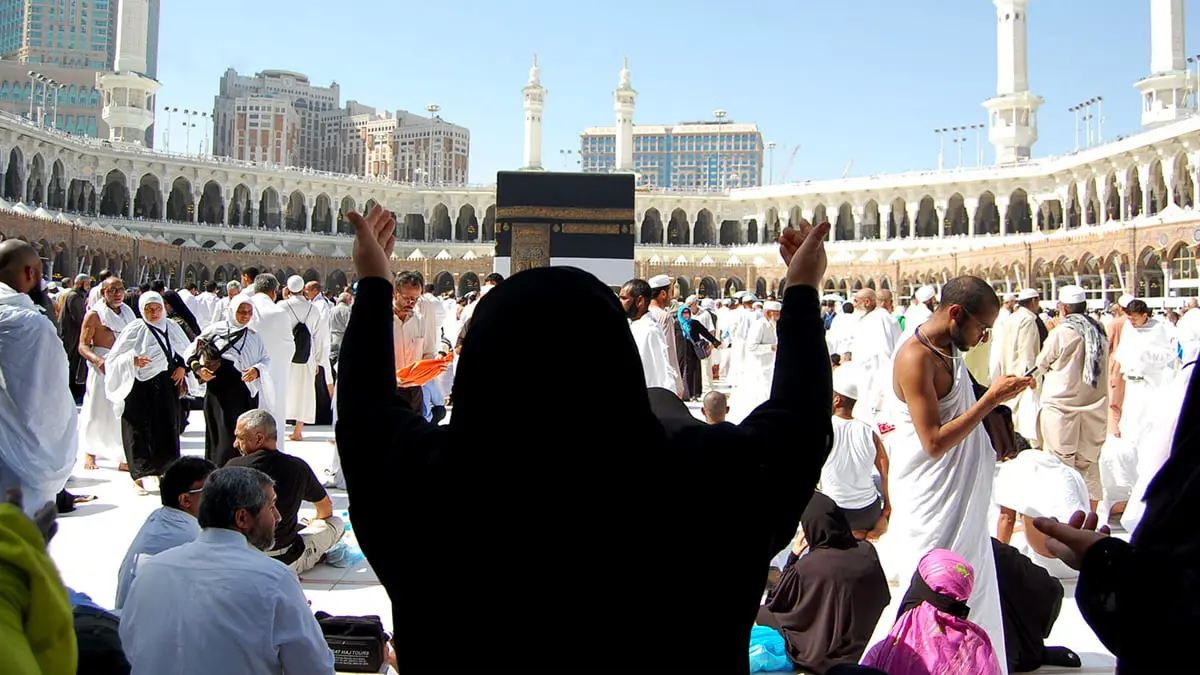 والدة جندي سعودي مصاب تكشف عن أمنيتها له خلال أدائها الحج (فيديو)