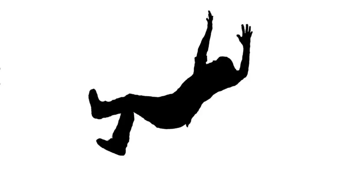 بالفيديو.. شرطي مصري ينقذ طفلًا من الموت بطريقة بطولية