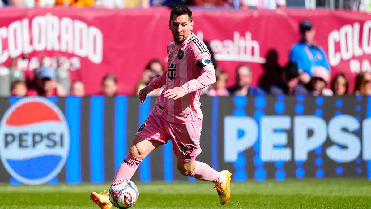 6 أندية فقط يتابعها ميسي على إنستغرام.. ما هي؟