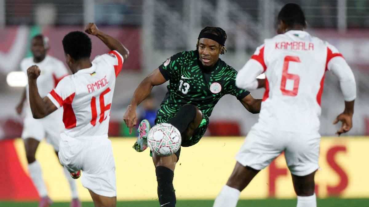 منتخب نيجيريا يسحق موزمبيق ويصعد إلى ربع نهائي أمم إفريقيا (فيديو)