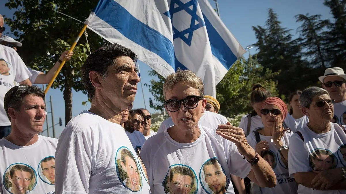 والدة هدار غولدين الجندي الأسير بغزة تهدد نتنياهو بحرق نفسها