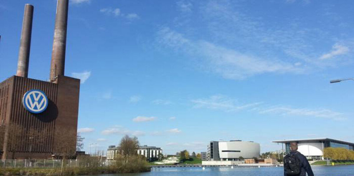 انخفاض أسهم فولكسفاجن يكبح بورصة ألمانيا