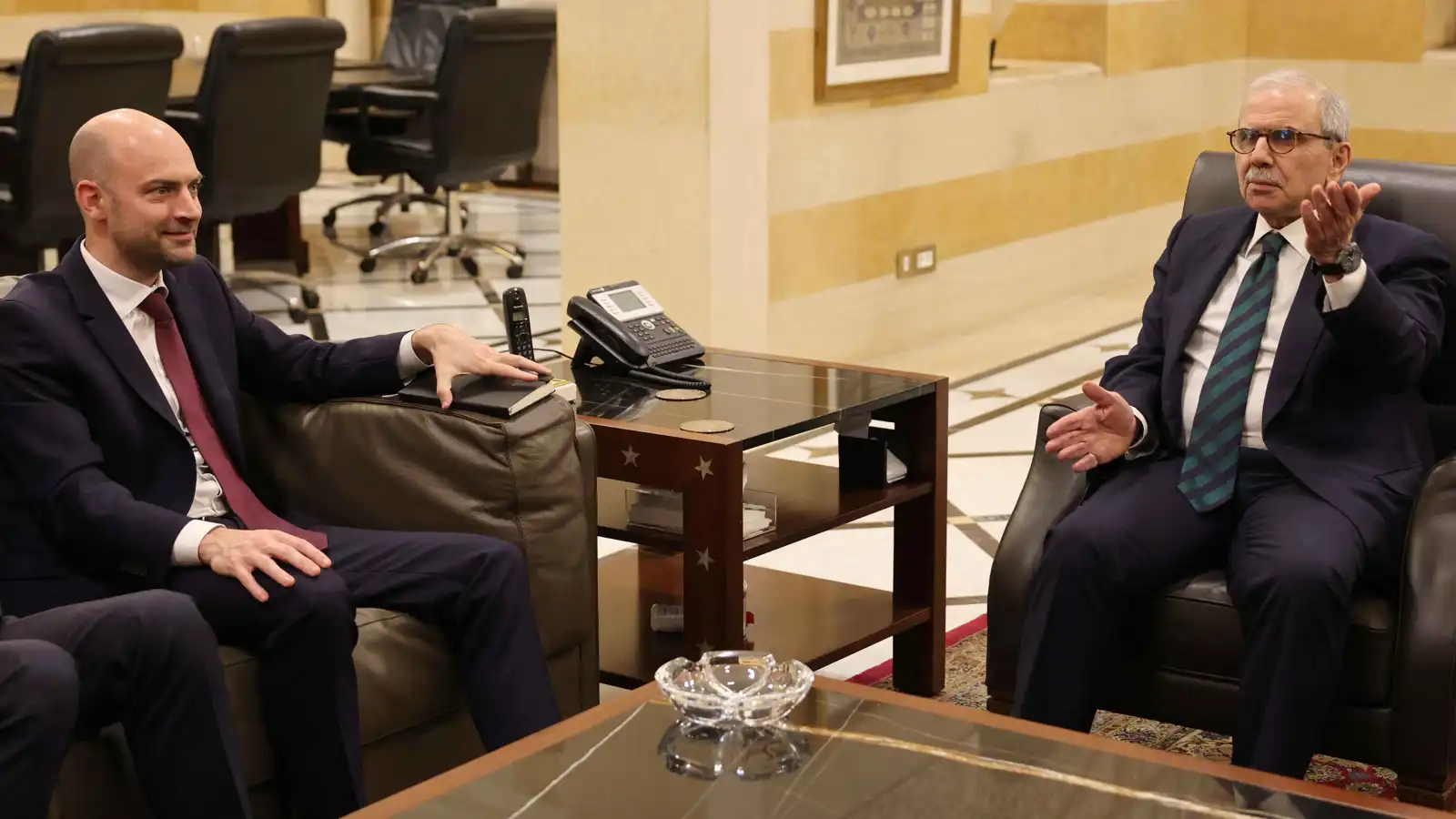 بين لبنان وإسرائيل.. دبلوماسية فرنسية نشطة تصطدم في جدار الحرب