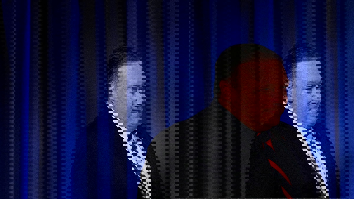 بومبيو يصل قطر للقاء مفاوضي طالبان بقاعدة جوية