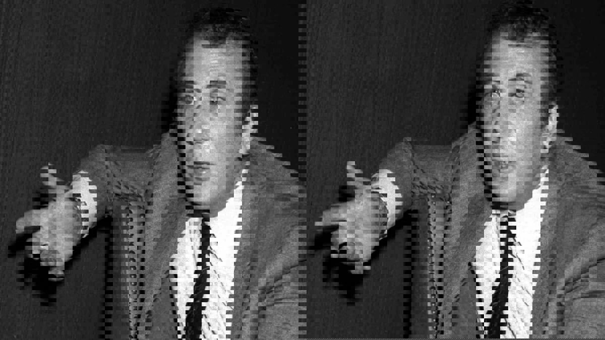 بعد تجدد الهجوم عليه.. نزار قباني يشعل الحرائق حيًّا وميتًا 