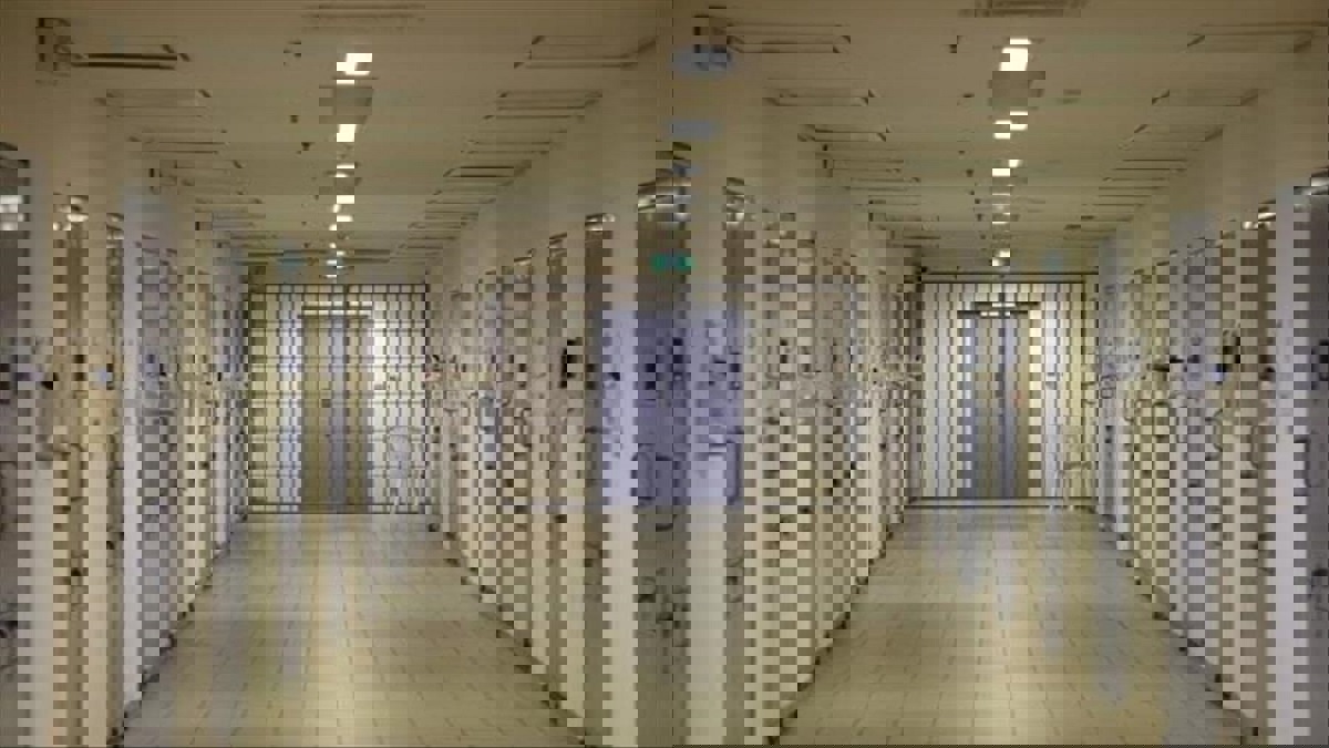 السعودية: وفاة 3 وإصابة 21 نزيلًا في حريق بسجن الملز بالرياض