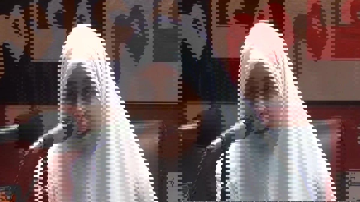 حبس عائشة الشاطر ابنة نائب مرشد الإخوان في مصر و5 آخرين بتهمة الإرهاب