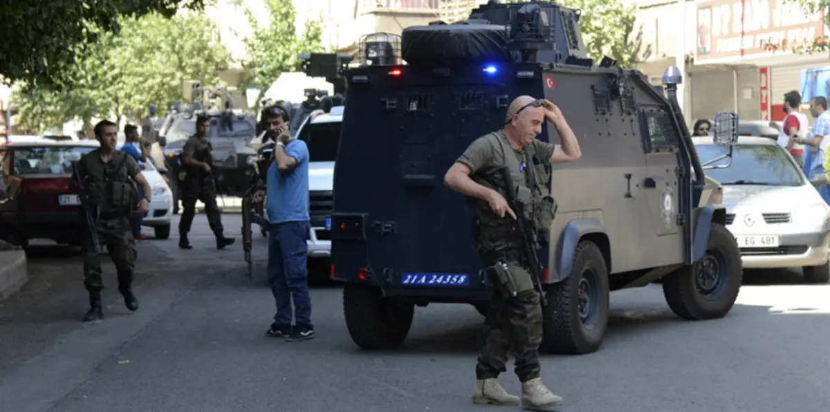 استئناف عمليات التطهير.. عزل وأوامر اعتقال بحق 107 من قضاة تركيا