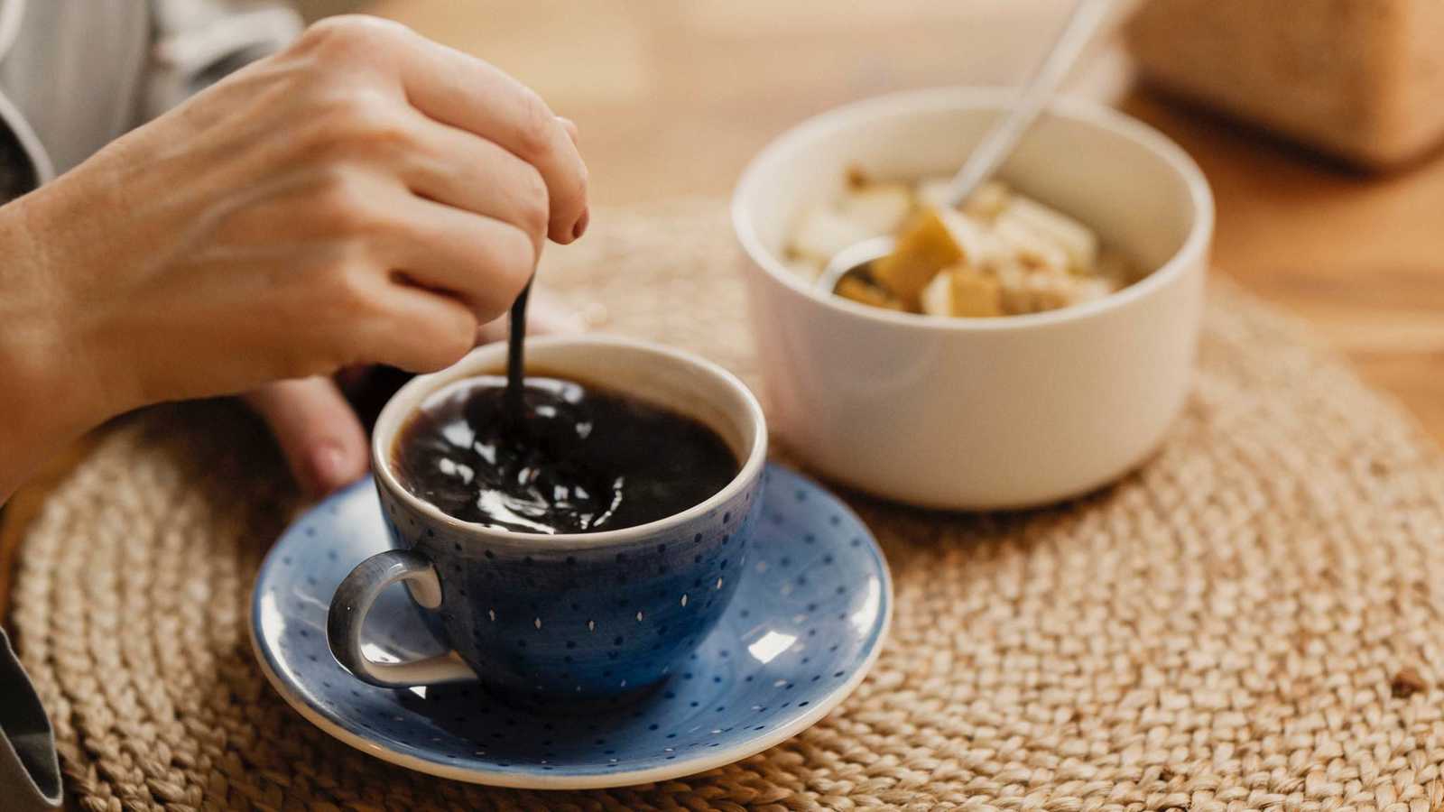 3 مكونات تجعل قهوتك الصباحية صحية