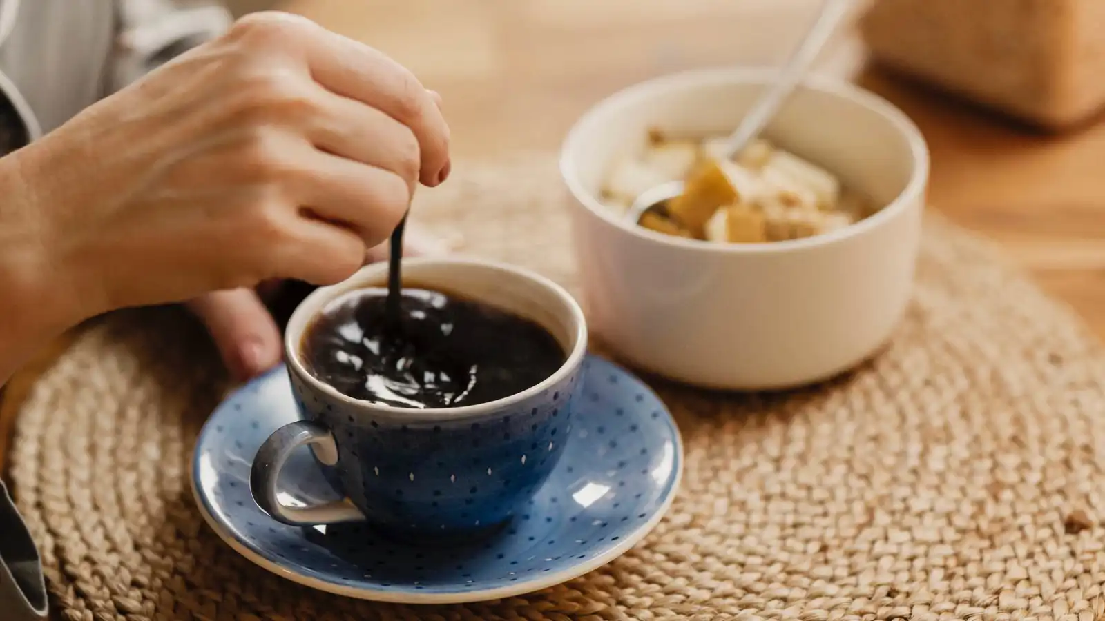 3 مكونات تجعل قهوتك الصباحية صحية
