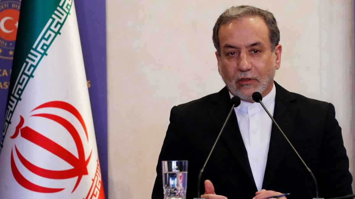 مهمة "خطيرة" لعراقجي في بيروت.. هل بدأ العد التنازلي لتغيير قيادة حزب الله؟