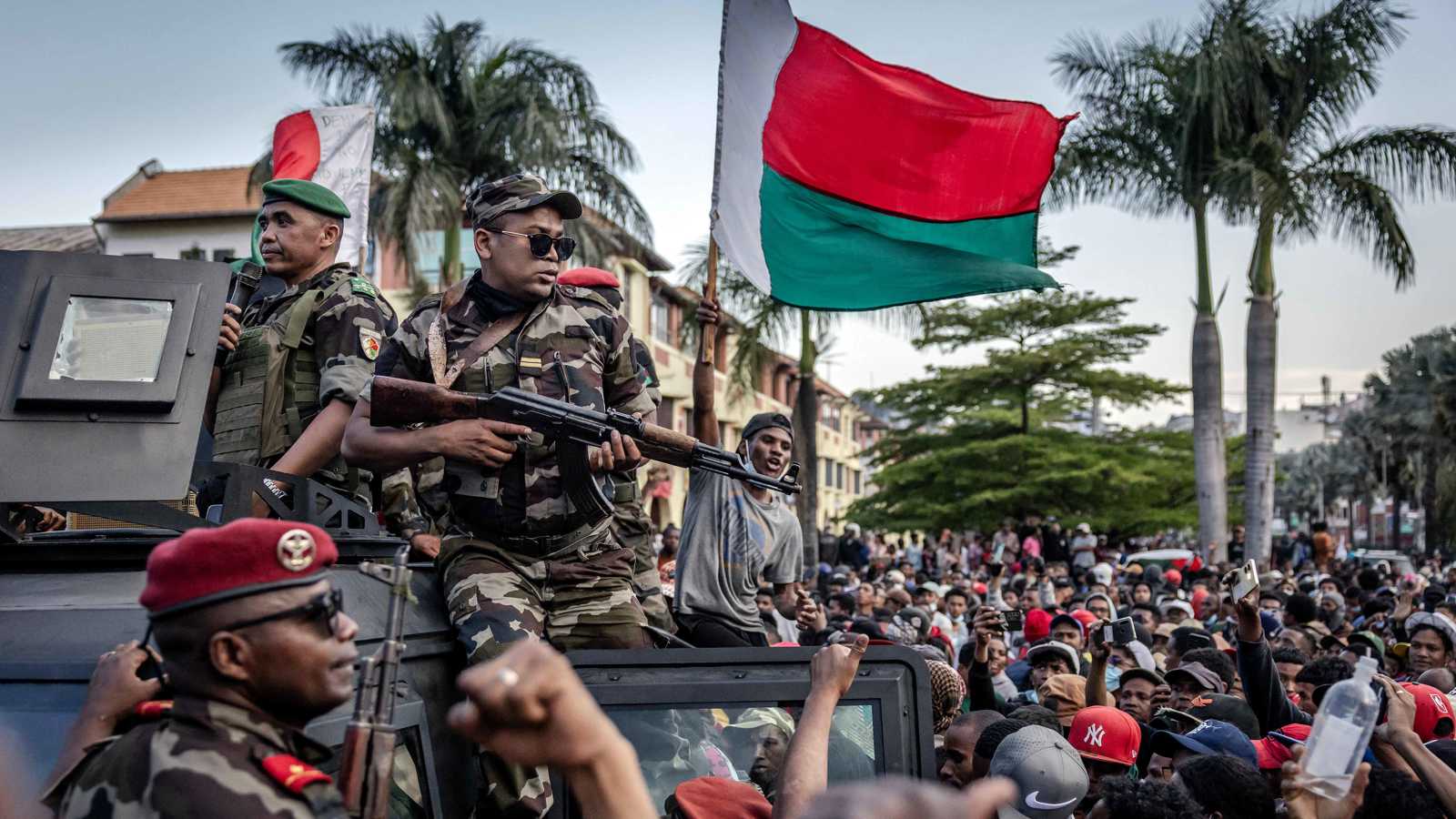 مدغشقر.. كتيبة بالجيش تعلن سيطرتها على قيادة القوات المسلحة (فيديو)