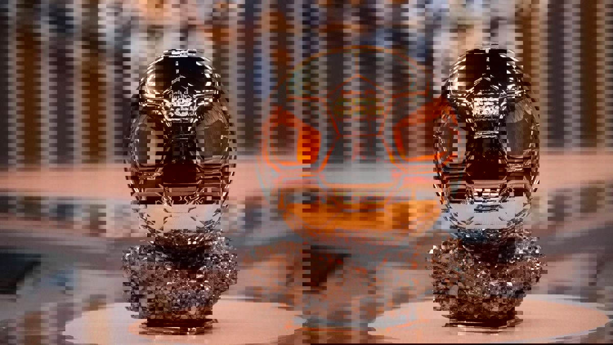 تضم محمد صلاح وميسي ورونالدو: فرانس فوتبول تكشف رسميًا عن الأسماء المرشحة للفوز بجائزة الكرة الذهبية