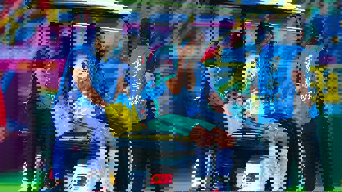 الكشف عن طبيعة إصابة عبدالله عطيف لاعب الهلال مع المنتخب السعودي