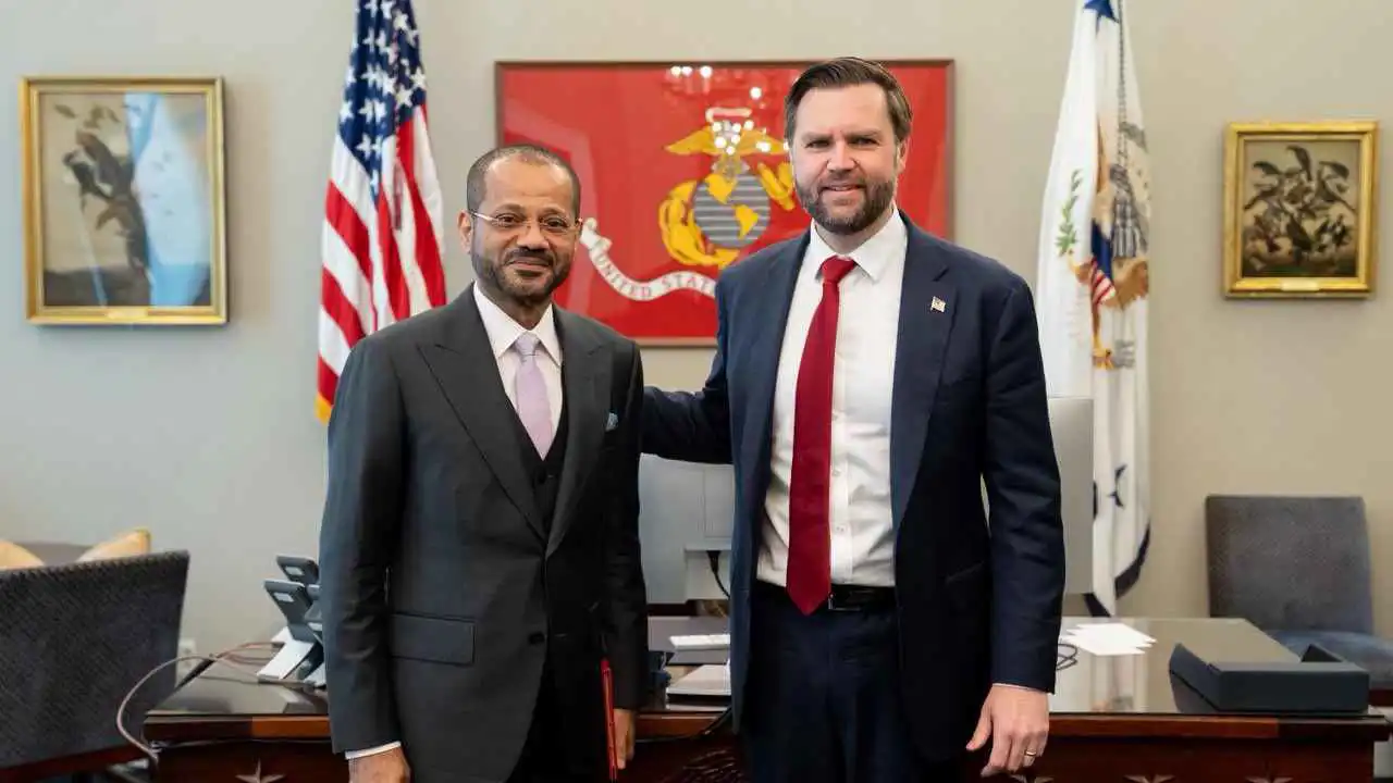 وزير خارجية عُمان: السلام بات في متناول أيدينا