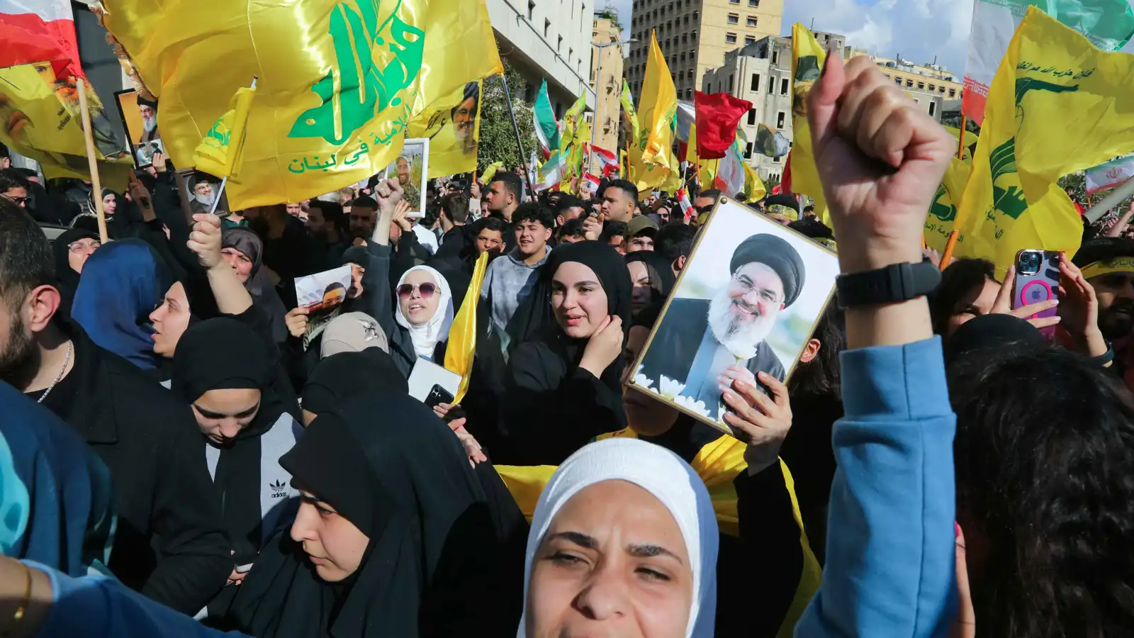 تقرير عبري: حزب الله يمهّد لحرب أهلية في لبنان