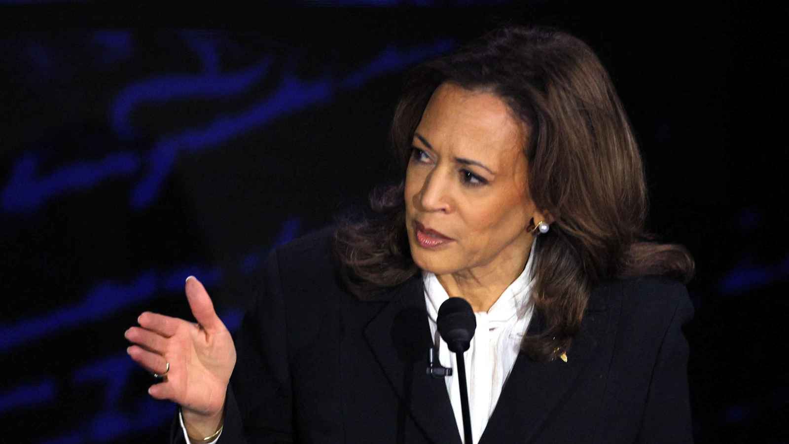 هاريس: ترامب "أضحوكة" لقادة العالم