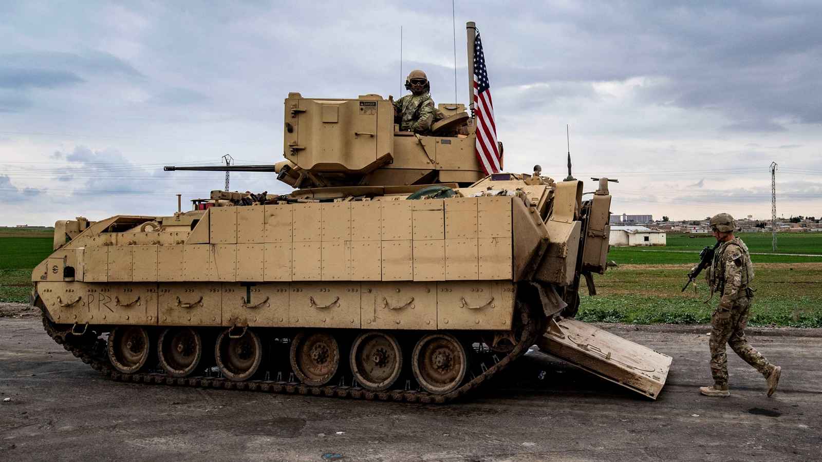 "إعادة التموضع" الأمريكي في سوريا.. ما علاقته بضرب "محتمل" لإيران؟