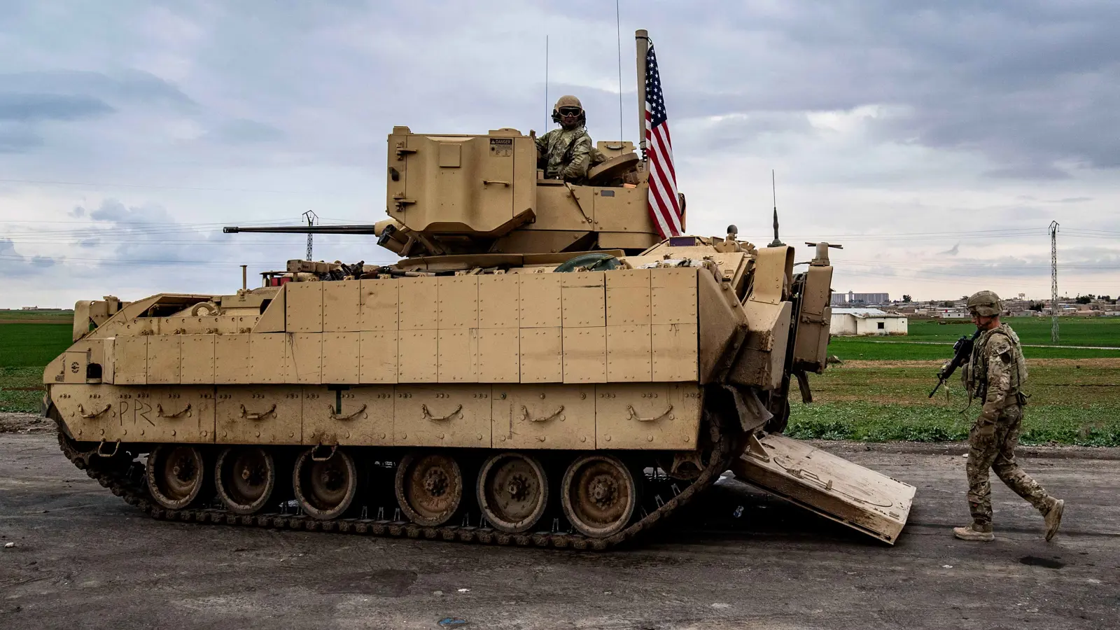 "إعادة التموضع" الأمريكي في سوريا.. ما علاقته بضرب "محتمل" لإيران؟