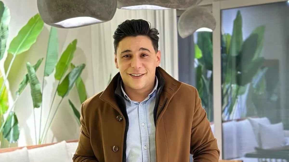 "طالبا الدعاء".. المؤثر لورنس المنسي يكشف إصابة زوجته بالسرطان