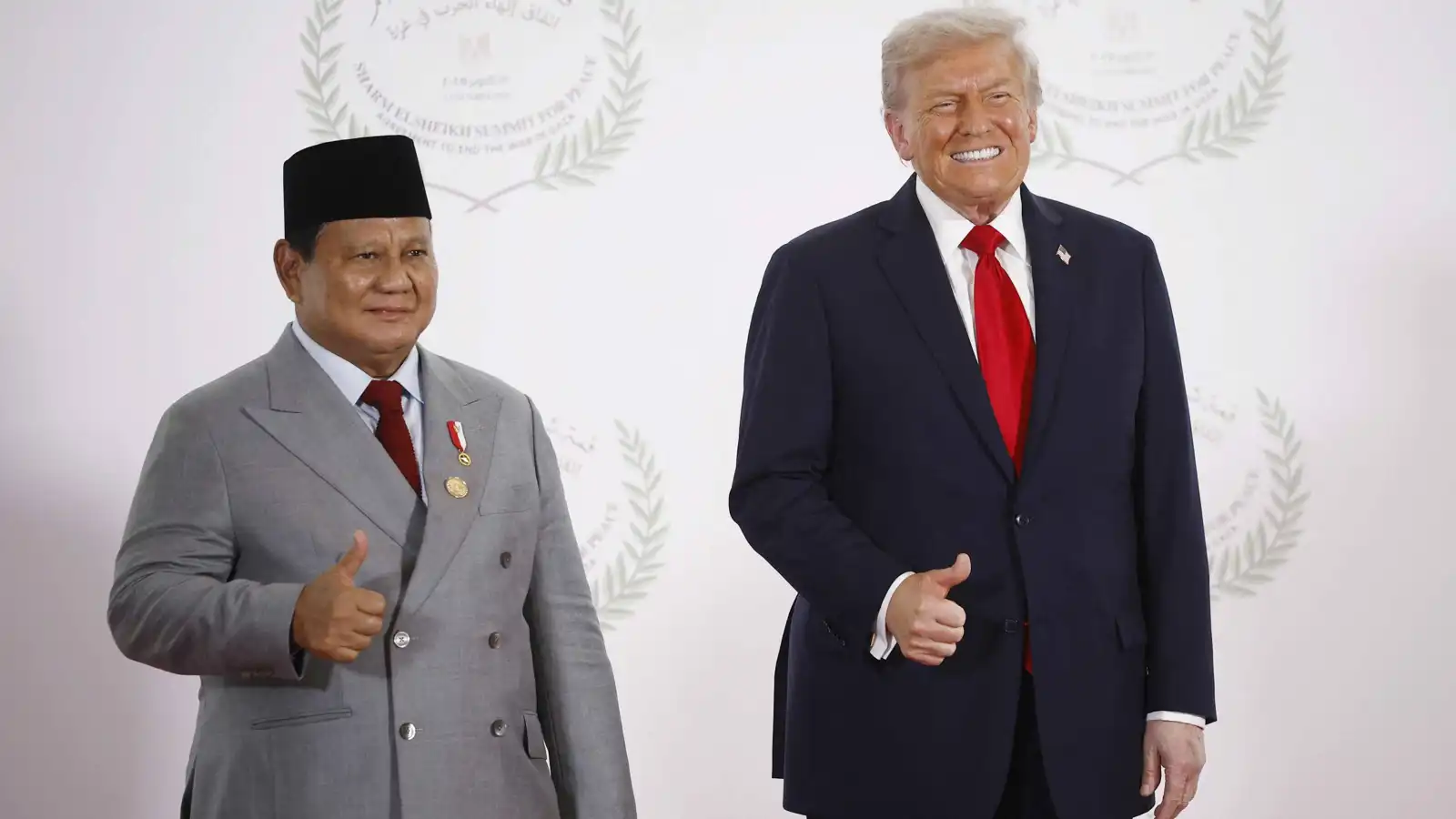 مكبر الصوت يكشف طلبًا خاصًا للرئيس الإندونيسي من ترامب (فيديو)