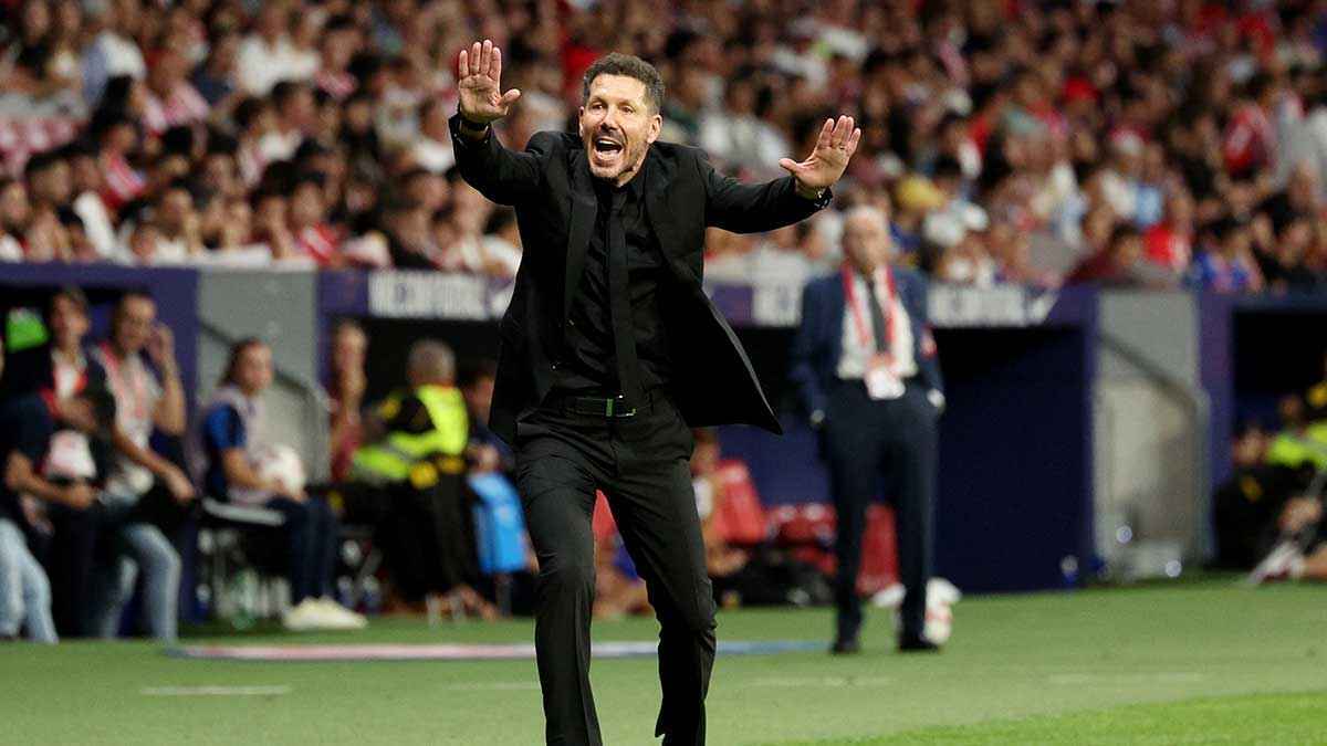 في ريال مدريد تغير موقفهما.. سيميوني يحرج أنشيلوتي وسيبايوس وفينيسيوس يتدخل