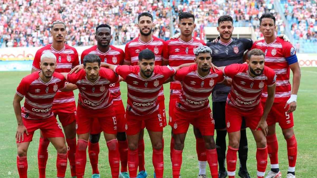 الإفريقي يحقق الفوز الثالث على التوالي وينفرد مؤقتا بصدارة الدوري التونسي