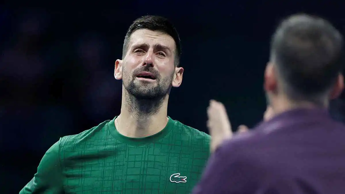 ديوكوفيتش يبكي خلال تكريم مدربه الراحل بيليتش في بطولة أثينا المفتوحة