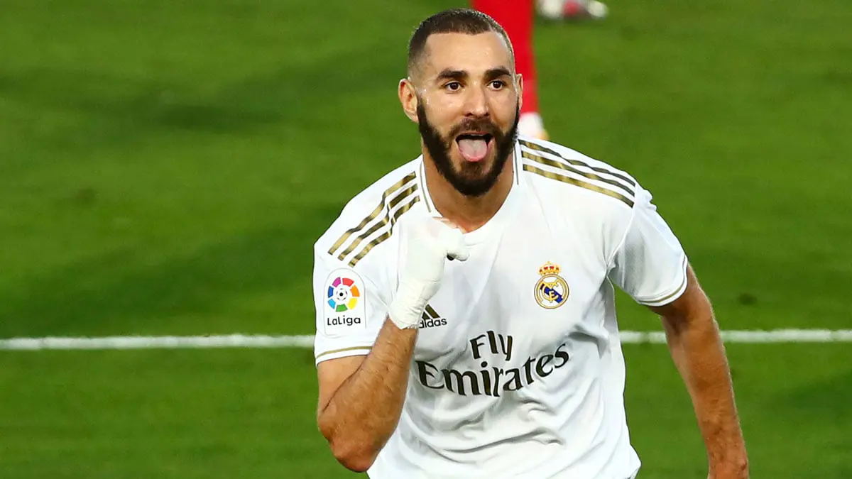 كريم بنزيما يختار "أمهر" لاعب في العالم.. وأصعب دفاع واجهه