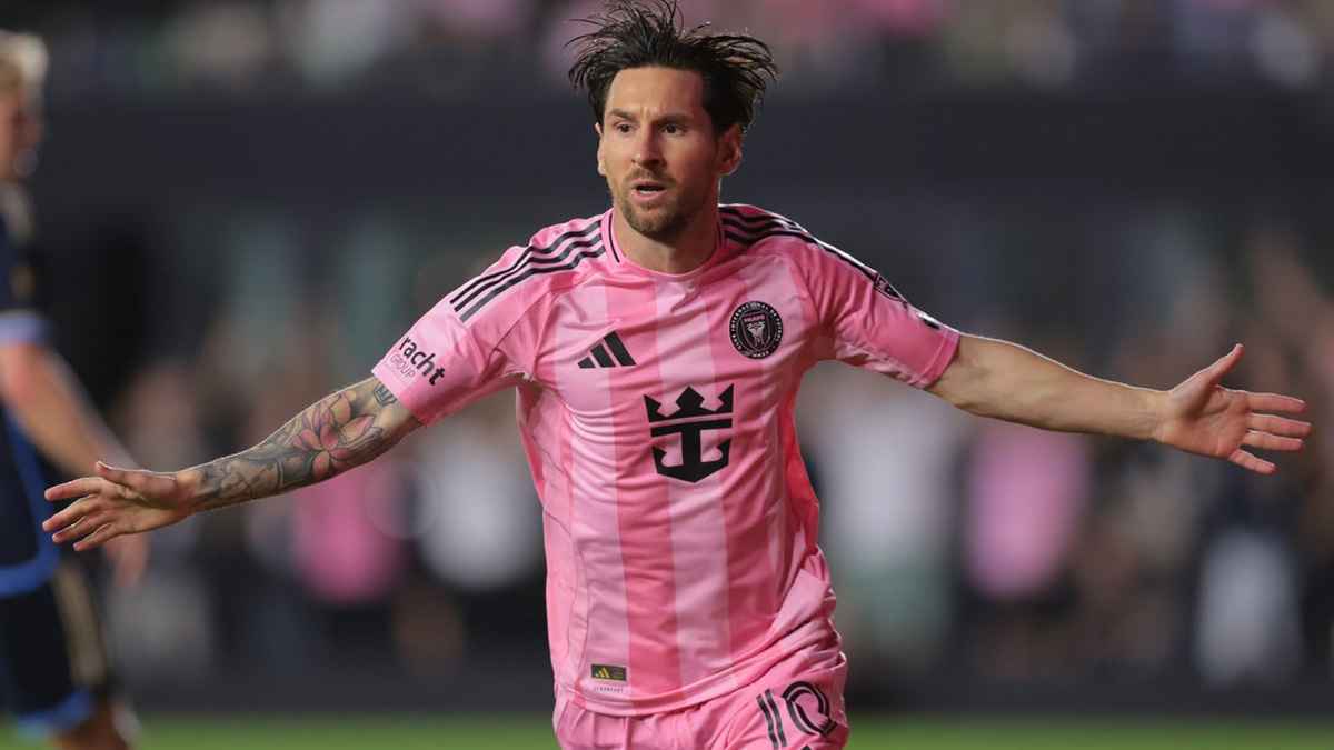 ما معنى احتفالية ليونيل ميسي الجديدة؟ (فيديو)