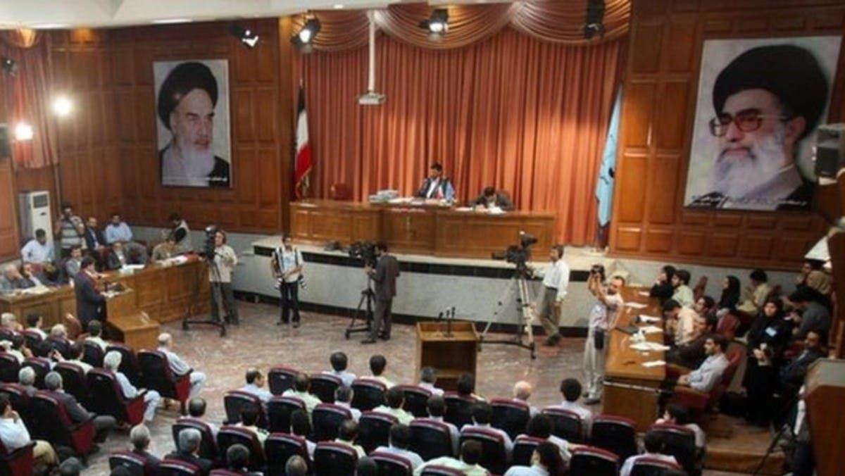 محكمة إيرانية تحل أكبر جمعية خيرية في البلاد