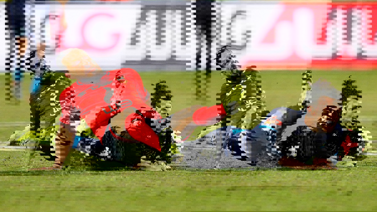 مباراة الأهلي وبيراميدز.. اشتباك بين اللاعبين وتحطم زجاج غرفة خلع الملابس