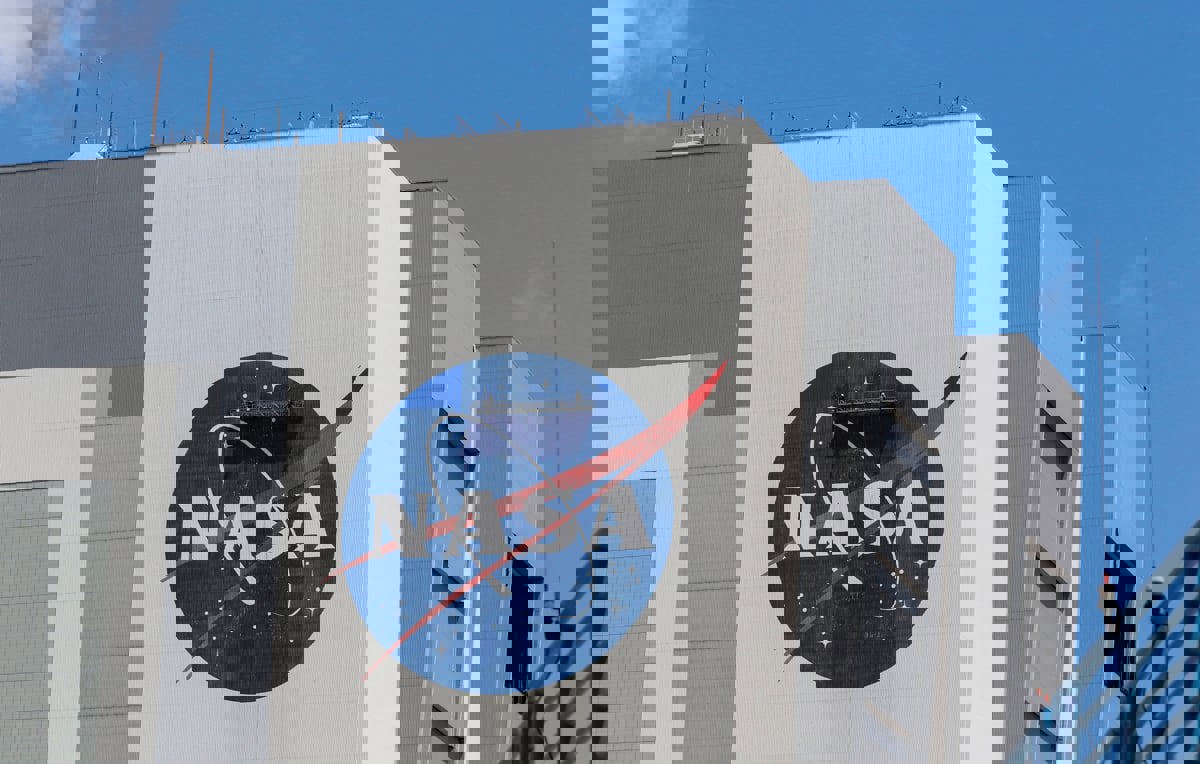 بسبب حطام فضائي.. عائلة أمريكية تطالب "ناسا" بـ80 ألف دولار (صورة)