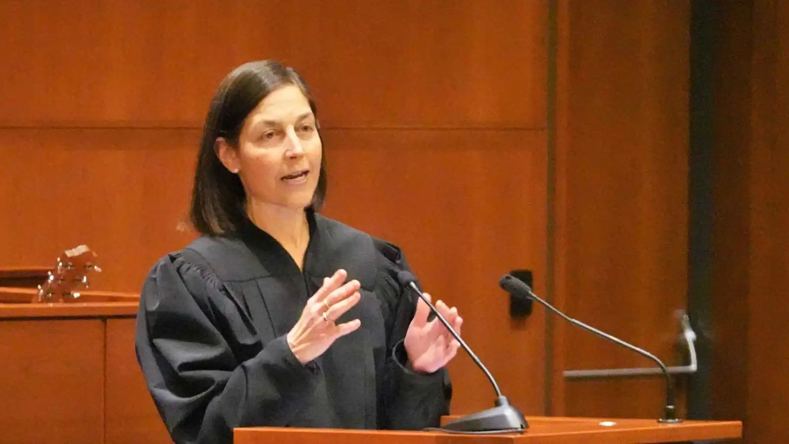 عيّنها بولايته الأولى و"أغضبته" في الثانية.. من هي القاضية التي حكمت ضد ترامب؟