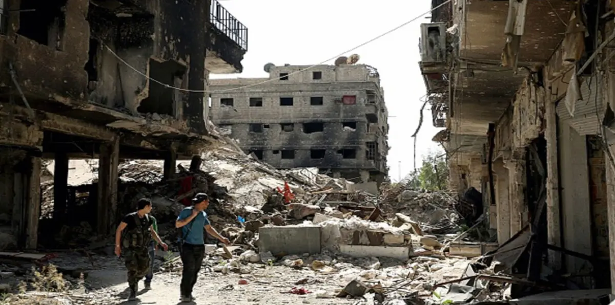  مقتل 17 مدنيًا جراء قصف قوات النظام لمخيم اليرموك جنوب دمشق