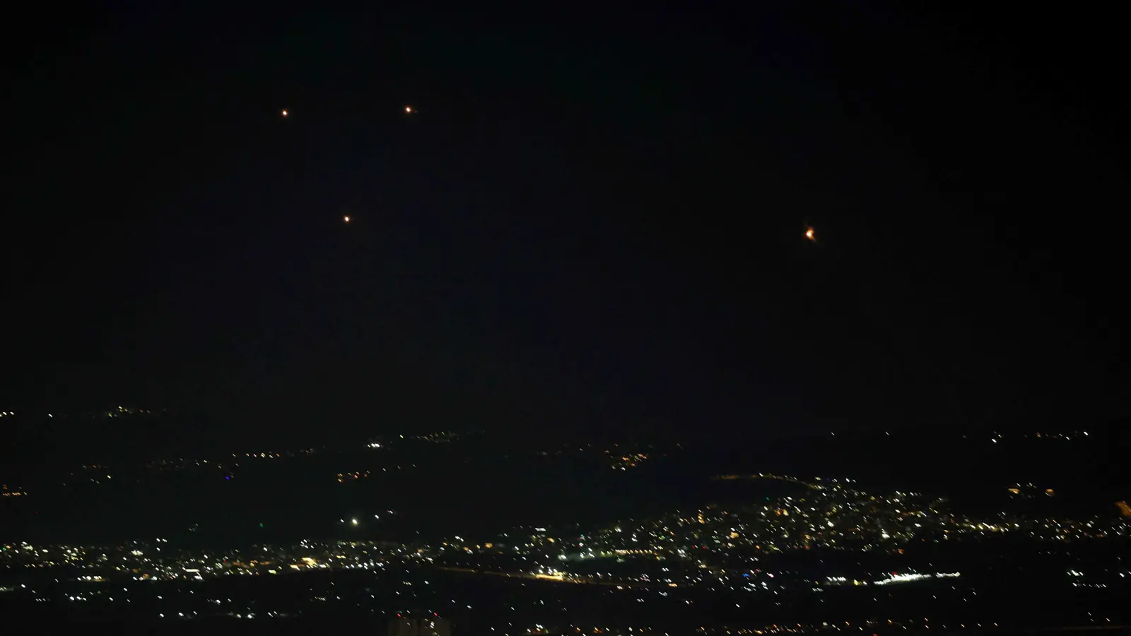 "حزب الله" يشن هجوما صاروخيا على حيفا وشمال إسرائيل