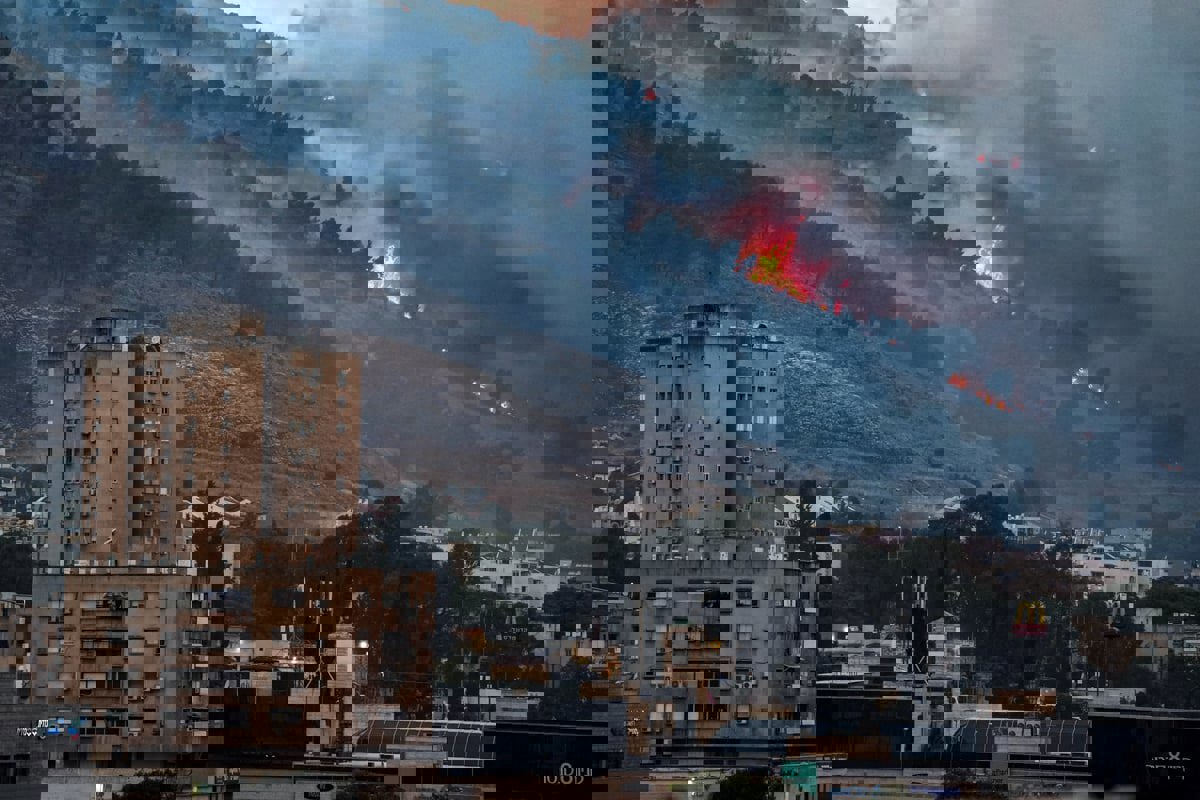 اقتربت من قاعدة عسكرية.. حرائق شمال إسرائيل تطال 15 موقعا