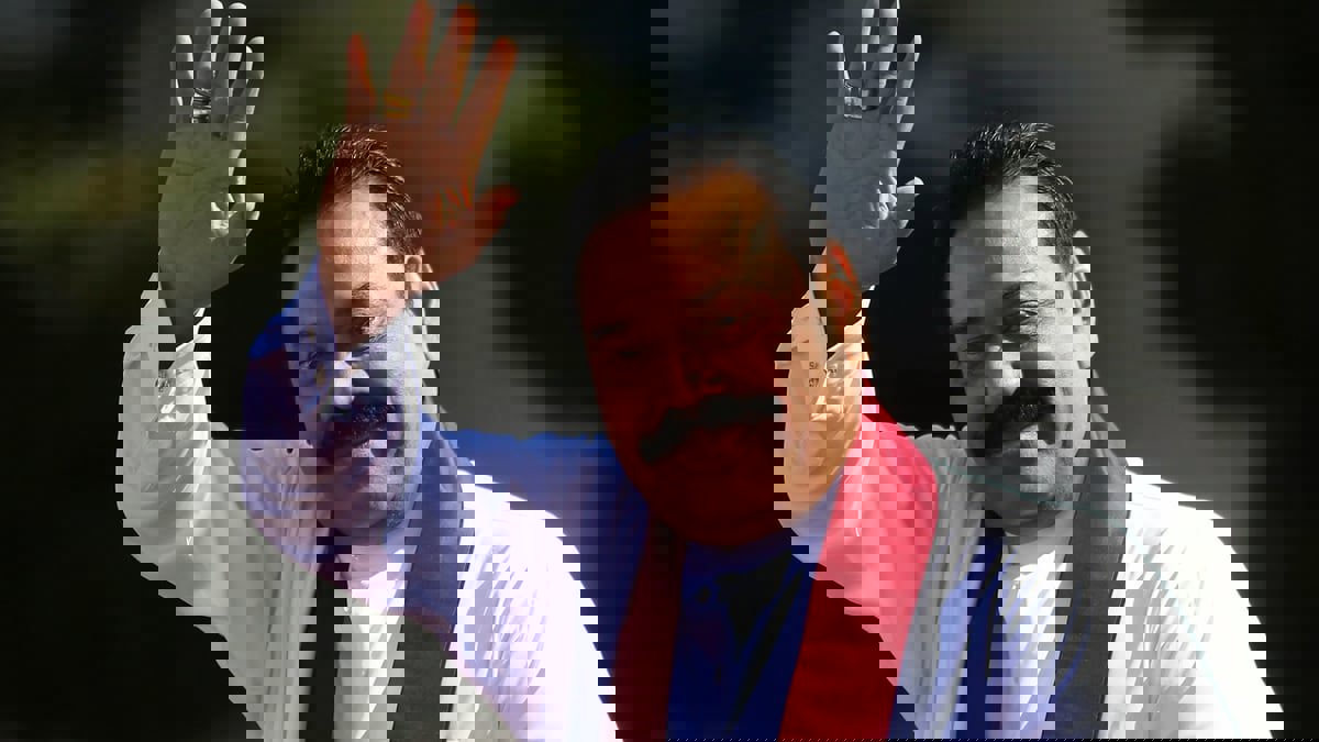 استقالة رئيس وزراء سريلانكا بعد صدامات عنيفة في كولومبو