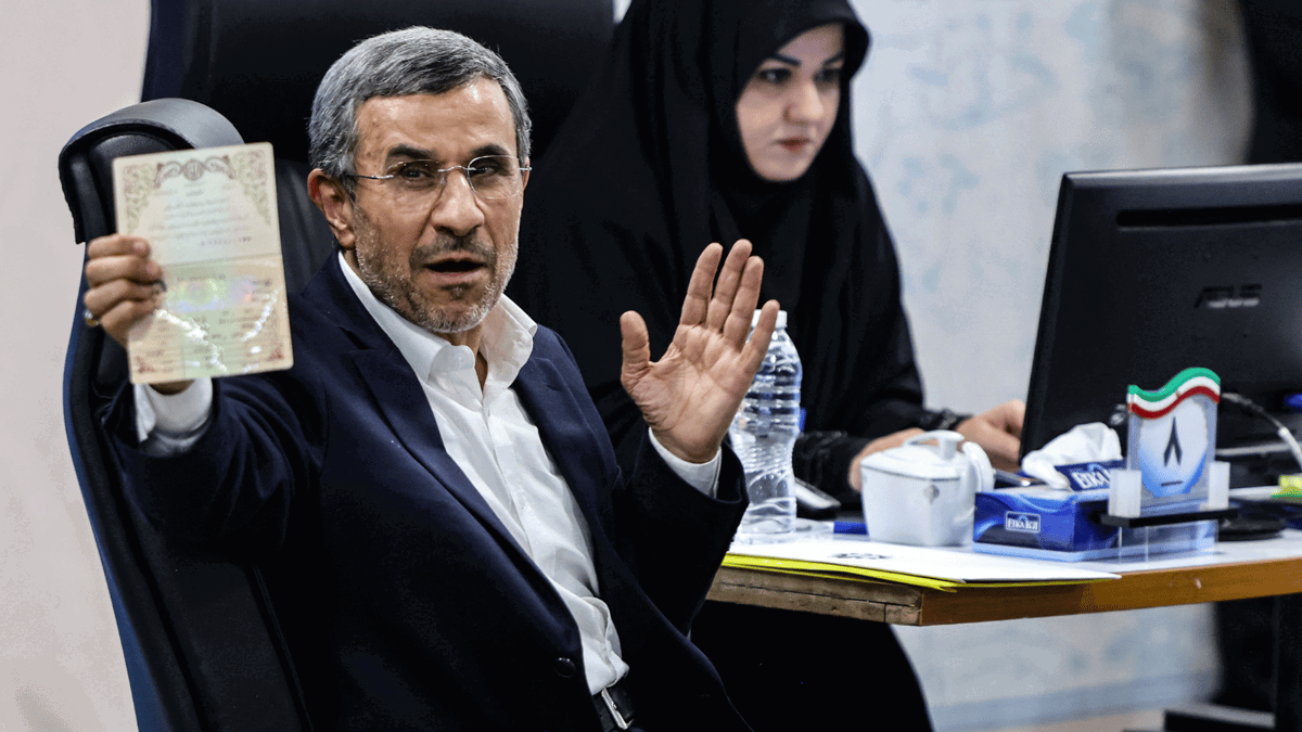 وكالة تابعة للحرس الثوري الإيراني تحذر من استبعاد نجاد عن سباق الرئاسة