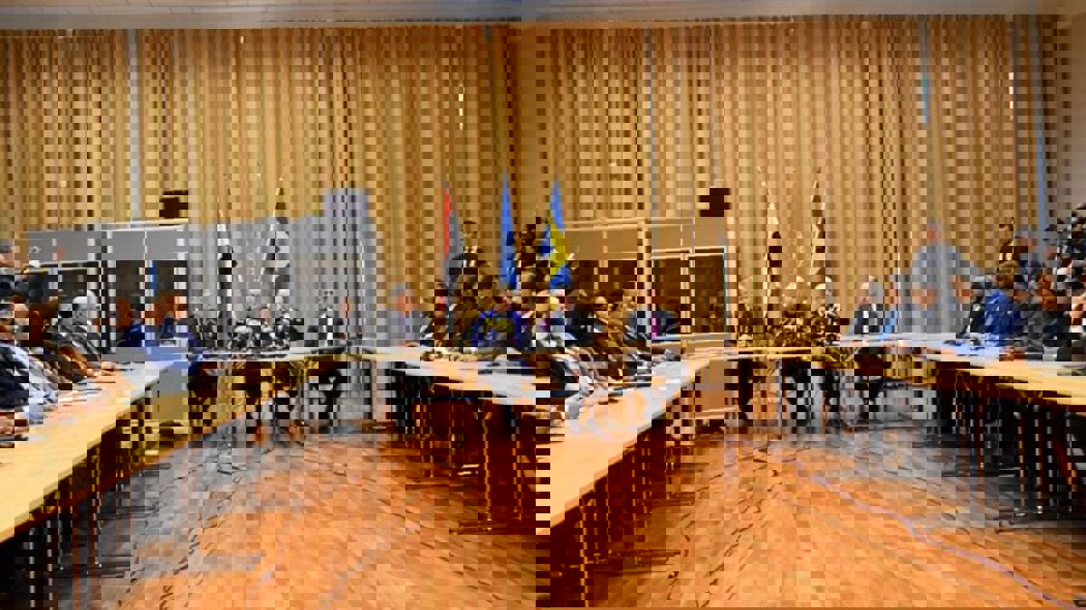 مفاوض حوثي يطالب بتمثيل السعودية والإمارات بمشاورات السلام في السويد