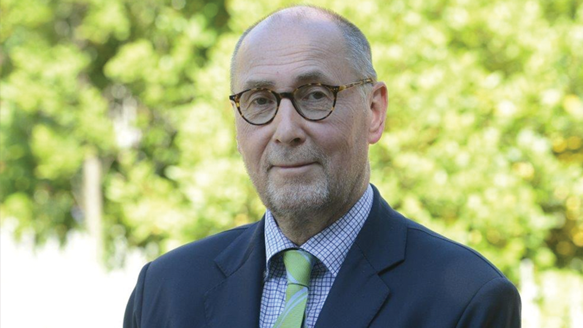 الجزائر  تستدعي السفير الفرنسي بسبب تصريحات عن فريق صيني